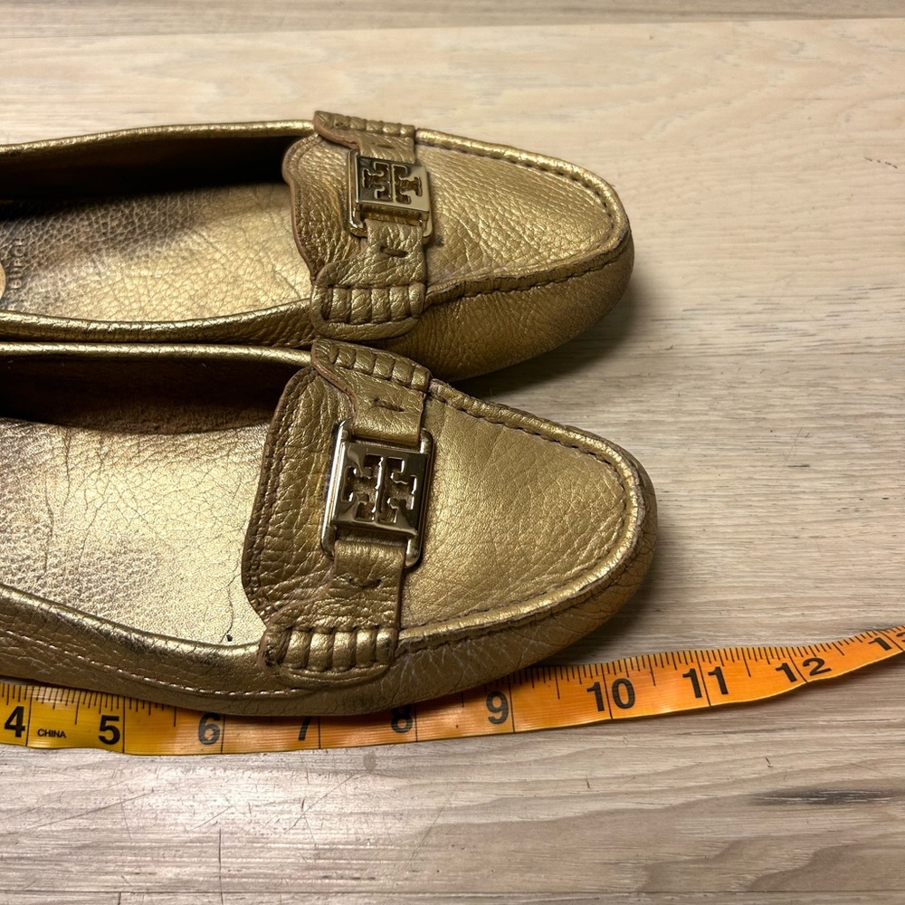 Tory Burch Loafers Kendrick Gold Leather Women Sz 8 Metallic Logo Driving Shoes - Picture 12 of 13